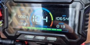 A más de 100 kilómetros por hora, drogado… y en patinete