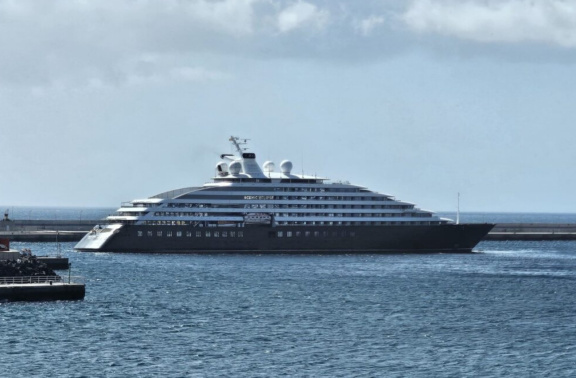 lujoso crucero en arrecife lujoso crucero en arrecife