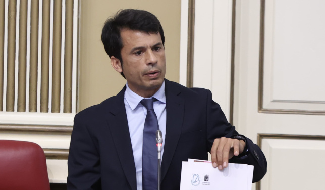 El parlamentario reclama simplificar trámites y facilitar el trabajo de un sector clave para la economía, el paisaje y el producto local