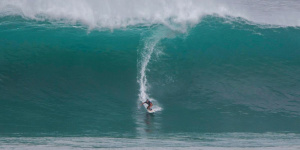 El mundo del surf de luto