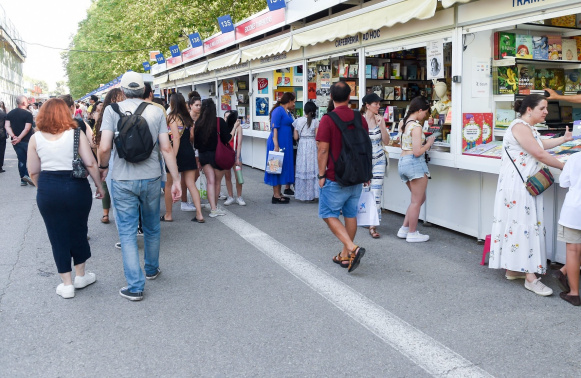 Este espacio para la divulgación de la literatura insular en el Parque del Retiro se podrá visitar del 29 de mayo al 14 de junio Este espacio para la divulgación de la literatura insular en el Parque del Retiro se podrá visitar del 29 de mayo al 14 de junio