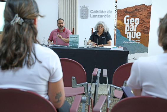 Se desarrollarán actividades vinculadas al paisaje, la ciencia, la artesanía, la divulgación y la identidad cultural de Lanzarote y La Graciosa Se desarrollarán actividades vinculadas al paisaje, la ciencia, la artesanía, la divulgación y la identidad cultural de Lanzarote y La Graciosa