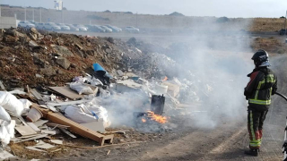 Sofocan un incendio en una escombrera de Argana