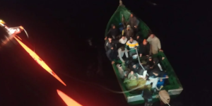 Rescatadas 80 personas de una patera a 45 millas al este de Lanzarote