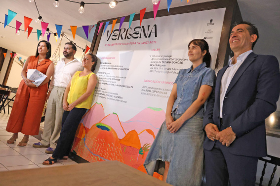 El encuentro literario incorpora la instalación artística El encuentro literario incorpora la instalación artística