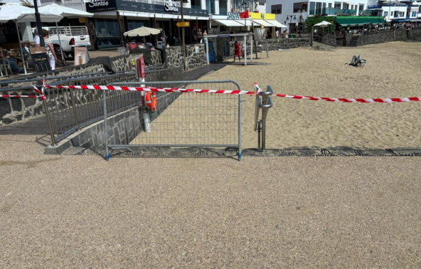 Cierre de playa en Playa Blanca