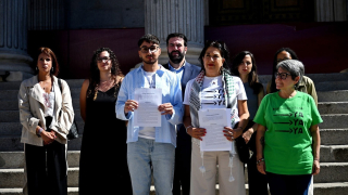 Exigen a Interior frenar las expulsiones de migrantes en plena regularización Exigen a Interior frenar las expulsiones de migrantes en plena regularización