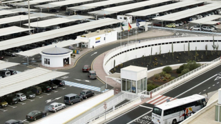 El Cabildo exige a AENA una bonificación del 75% en el parking para residentes