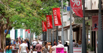 Rebajas de verano en Lanzarote: qué comprar antes de las vacaciones y la temporada de calor Rebajas de verano en Lanzarote: qué comprar antes de las vacaciones y la temporada de calor