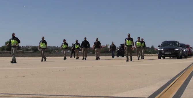 Dos barcos salieron ya desde Huelva con destino a Las Palmas y Tenerife con unos 215 agentes, más de 170 vehículos y 16 canes