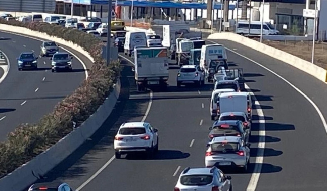 Obras de mantenimiento de la entrada hacia los cuarteles provocan retenciones de hasta quince minutos