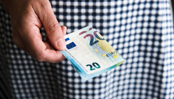 Treinta euros por no hacer nada. El Gobierno sigue dejando solo al consumidor