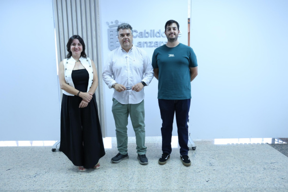 El Cabildo recupera la memoria de asociaciones, colectivos y personas que han contribuido a construir la isla desde la acción colectiva El Cabildo recupera la memoria de asociaciones, colectivos y personas que han contribuido a construir la isla desde la acción colectiva