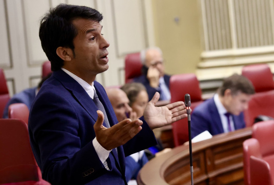 El diputado socialista reclama llevar a la práctica este año la disposición adicional 64 de los Presupuestos de Canarias