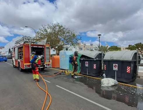 Julio se cierra con "solo" seis contenedores incendiados en Lanzarote Julio se cierra con "solo" seis contenedores incendiados en Lanzarote