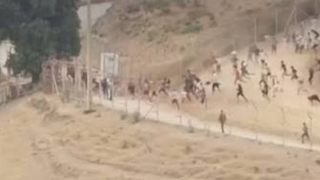 Marruecos frena un nuevo intento de entrada masiva de migrantes en Ceuta