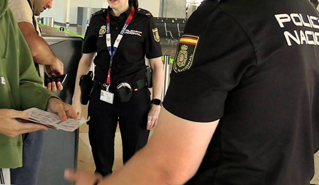 España extiende a Canarias los controles aeroportuarios para viajeros llegados desde Italia