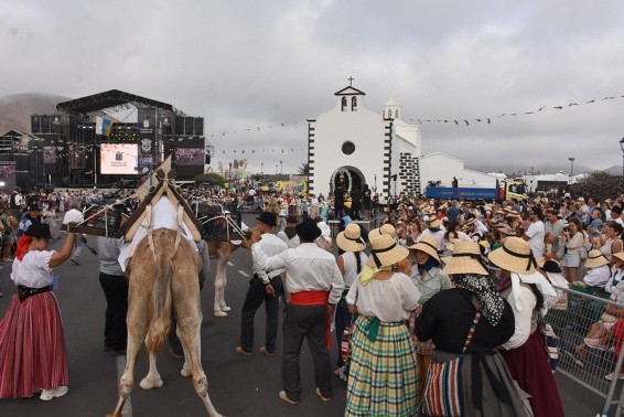 Vea las imágenes de la Romería de Los Dolores: color y ambiente el camino hacia Mancha Blanca
