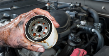 Cada cuánto hay que cambiar el aceite y el filtro del coche (y qué pasa si te retrasas) Cada cuánto hay que cambiar el aceite y el filtro del coche (y qué pasa si te retrasas)