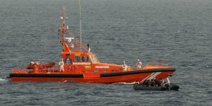 Una patera rescatada con 82 personas, 3 fallecidas, rumbo a Lanzarote Una patera rescatada con 82 personas, 3 fallecidas, rumbo a Lanzarote