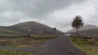 Tres años después, la peor carretera de Lanzarote sigue sin solución