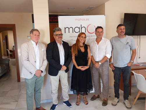 El Cabildo estudia experiencias de Málaga para conseguir que una mayor parte del gasto de los visitantes llegue a los negocios de la isla