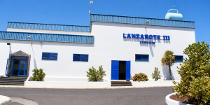 La puesta a punto de varias desaladoras provoca cortes de agua en Lanzarote La puesta a punto de varias desaladoras provoca cortes de agua en Lanzarote