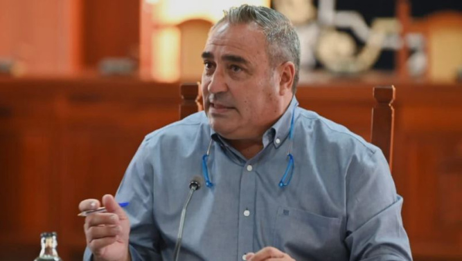 El consejero Ángel Vázquez, de baja