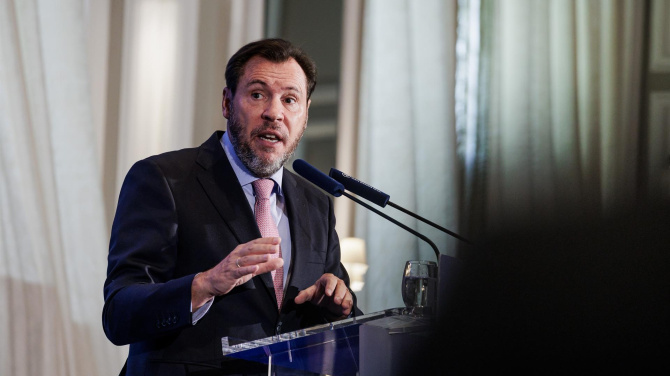 El ministro apunta a un fallo en la gestión del tráfico ferroviario y reconoce que todavía quedan incógnitas por esclarecer