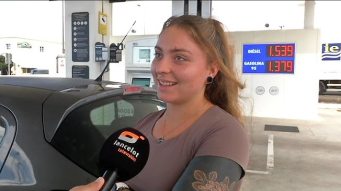 Llenar el tanque de gasolina en Lanzarote cuesta entre 15 y 20 euros más que hace dos meses