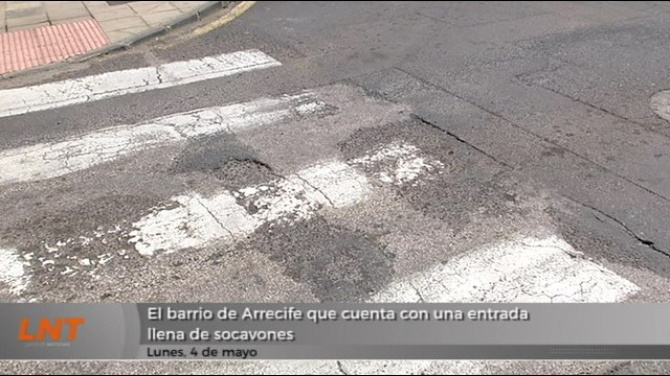 La transitada calle de Arrecife que destroza los vehículos