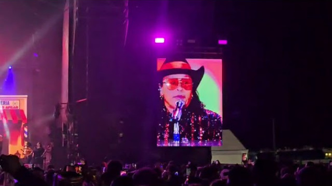 Elvis Crespo desata el merengue en Playa Blanca Elvis Crespo desata el merengue en Playa Blanca