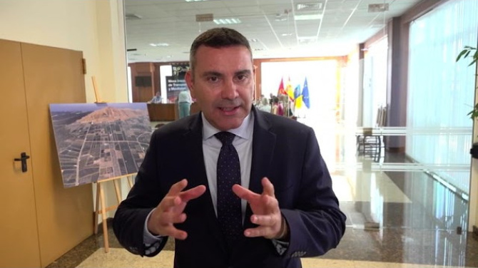 Taxis, guaguas, mercancías y coordinación administrativa: las cuatro “patas” de la Mesa de la Movilidad