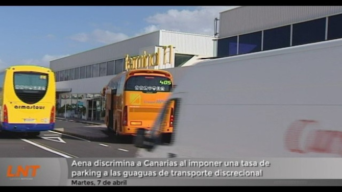 Aena discrimina a Canarias al imponer una tasa de parking a las guaguas de transporte discrecional Aena discrimina a Canarias al imponer una tasa de parking a las guaguas de transporte discrecional