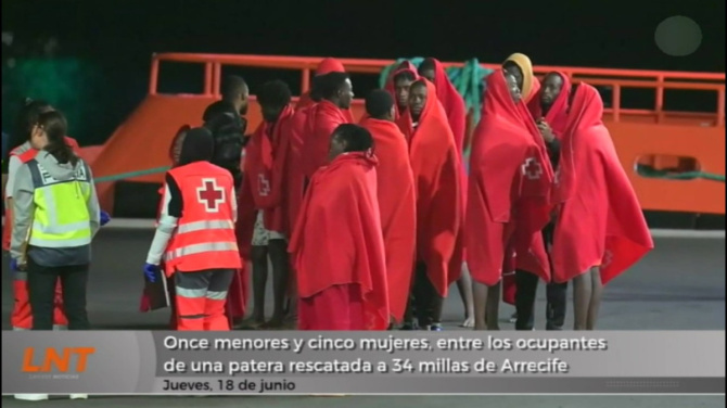11 menores y 5 mujeres entre los ocupantes de una patera rescatada a 34 millas de Lanzarote