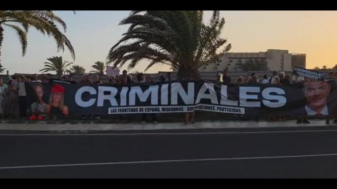 Hazte Oír traslada su campaña contra Sánchez a Lanzarote Hazte Oír traslada su campaña contra Sánchez a Lanzarote