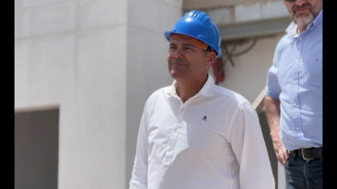 Betancort destaca los avances sociales y admite retrasos en las carreteras de Lanzarote