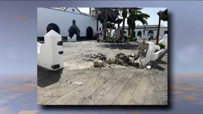 El muro de la Plaza de Las Palmas estará arreglado en poco tiempo