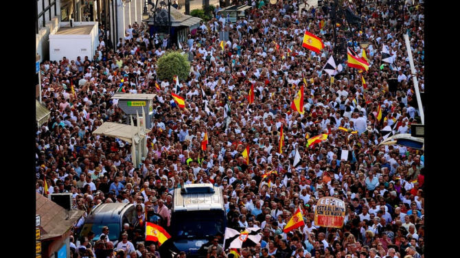 15.000 ceutíes salen a la calle contra Pedro Sánchez