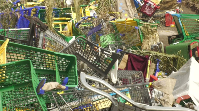Más de cien carros de supermercado acaban abandonados en Mancha Blanca tras la Romería