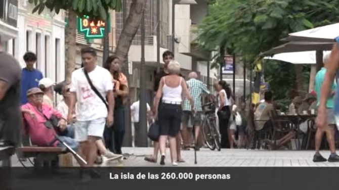 Lanzarote soporta cada día una población de 260.000 personas entre residentes y turistas Lanzarote soporta cada día una población de 260.000 personas entre residentes y turistas