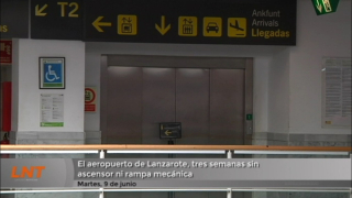 El aeropuerto César Manrique, tres semanas sin ascensor ni rampa mecánica El aeropuerto César Manrique, tres semanas sin ascensor ni rampa mecánica