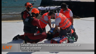 Lanzan la guía definitiva para no perder la vida en el mar de Lanzarote