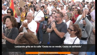 Lanzarote grita en la calle "Ceuta no se vende; Ceuta se defiende"