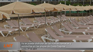 Ya se puede disfrutar de las nuevas hamacas y sombrillas en las playas de Costa Teguise