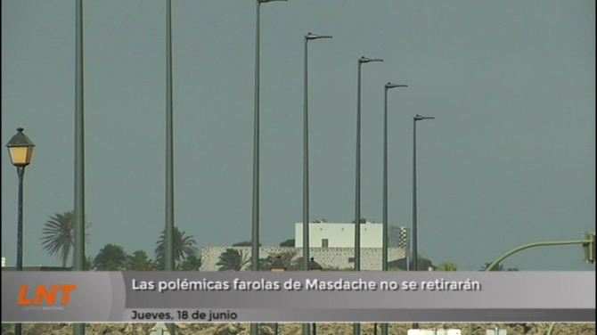 Las polémicas farolas de Masdache no se retirarán Las polémicas farolas de Masdache no se retirarán