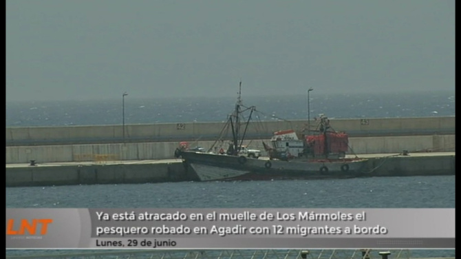El pesquero robado en Agadir llega a Lanzarote con 12 migrantes a las dos de la madrugada