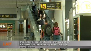 Dos meses después y el ascensor y la rampa del Aeropuerto de Lanzarote siguen sin funcionar