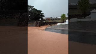 Rachas de viento de hasta 85 km/h y más de 28 litros por metro cuadrado Rachas de viento de hasta 85 km/h y más de 28 litros por metro cuadrado