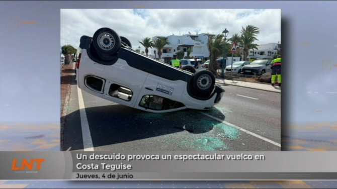 Espectacular vuelco en Costa Teguise: un vehículo acaba sobre su techo 